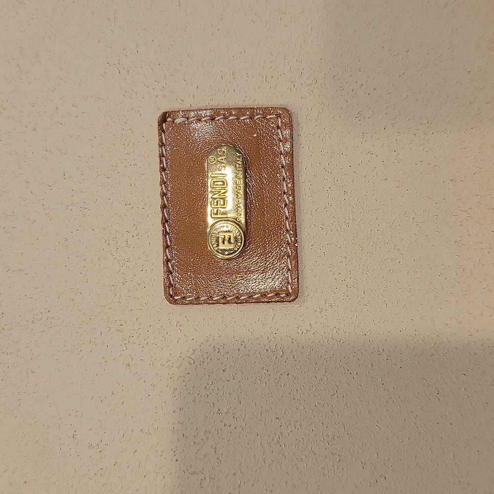 Authentic Fendi vanity kit - Picture 9 of 10